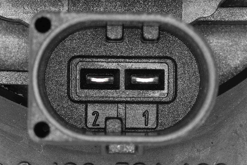 VEMO V30-16-0004 Zusatzwasserpumpe (K&uuml;hlwasserkreislauf) mit Halter f&uuml;r MERCEDES-BENZ