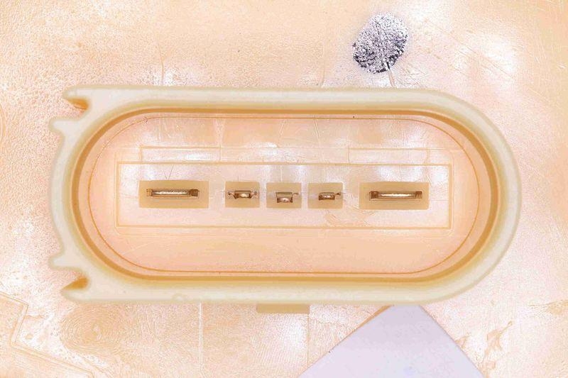 VEMO V10-09-1268 Kraftstoff-F&ouml;rdereinheit 0,5 Bar f&uuml;r VW