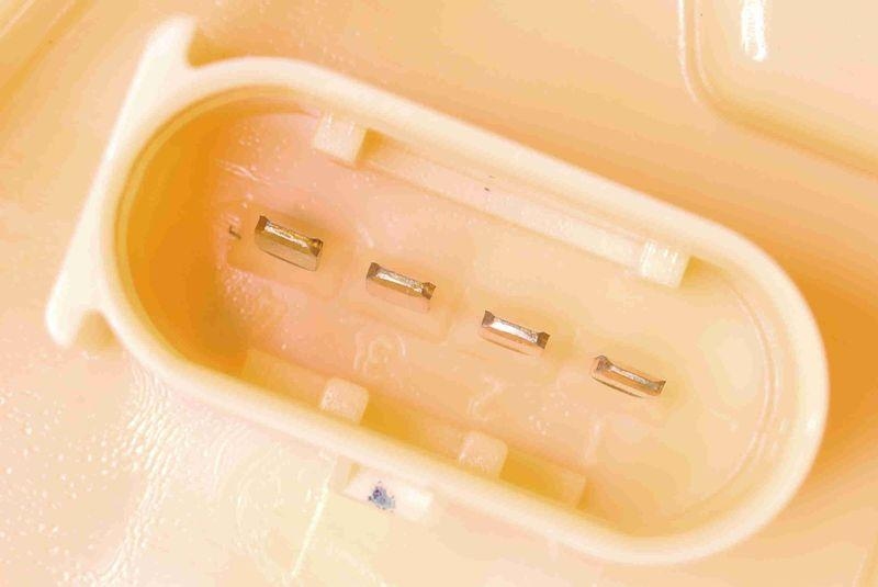 VEMO V30-09-0012 Kraftstoff-F&ouml;rdereinheit 4,0 Bar f&uuml;r MERCEDES-BENZ