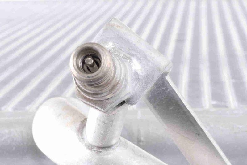 VEMO V15-62-1025 Kondensator, Klimaanlage 570x420x16 mm, O. Trockner ohne Trockner f&uuml;r VW