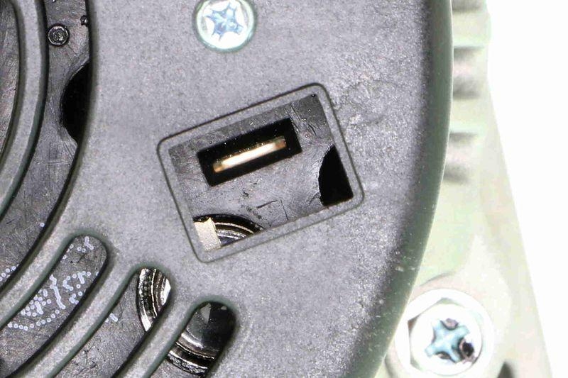 VEMO V30-13-36810 Generator Volt: 14, Ah: 70 f&uuml;r MERCEDES-BENZ